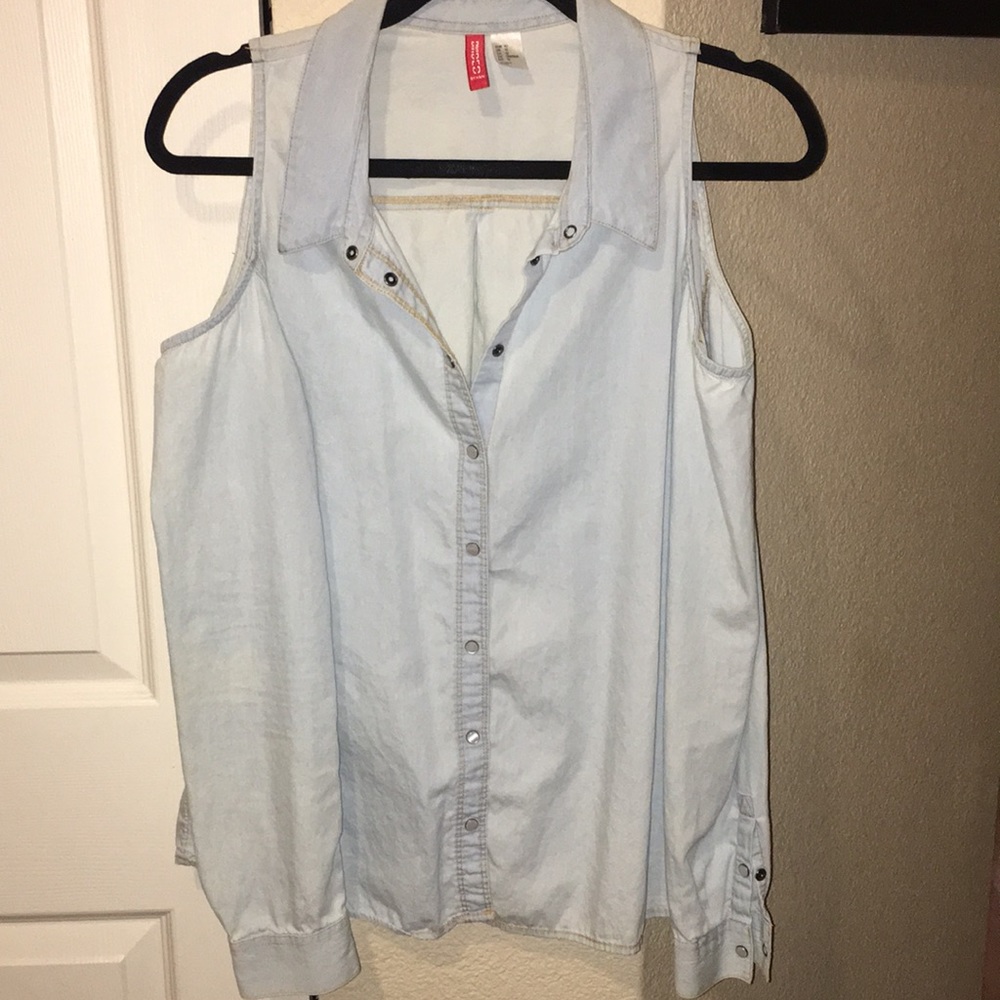 Open short button cotton down down with collar.